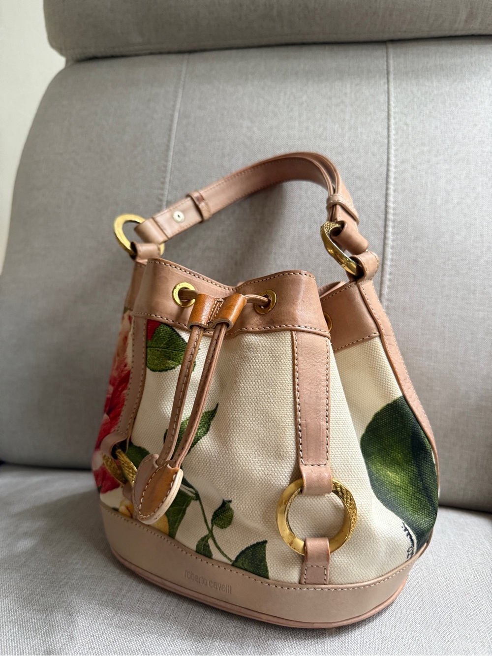 Roberto Cavalli Beige Floral Canvas Bucket Shoulder Bag with Tan Leather Trim - Picture 3 of 7